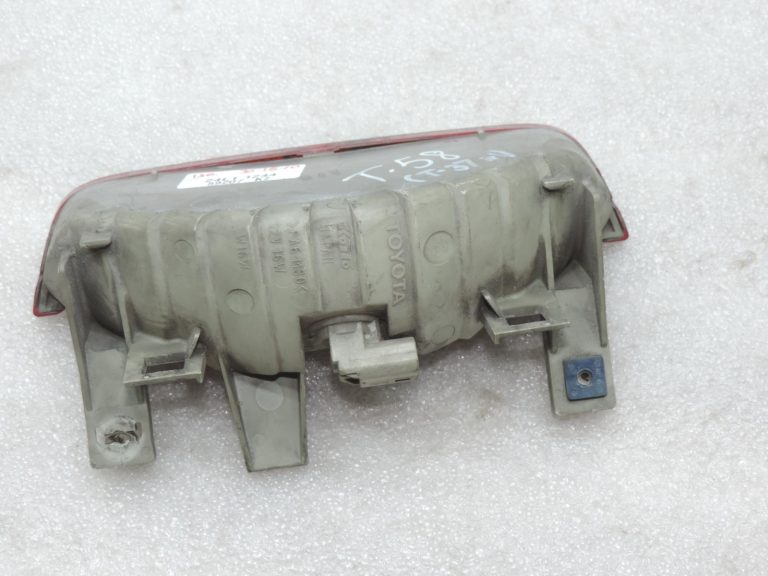 Oriģinālais Toyota Yaris Verso P2 Trešais bremžu lukturis 8157052020