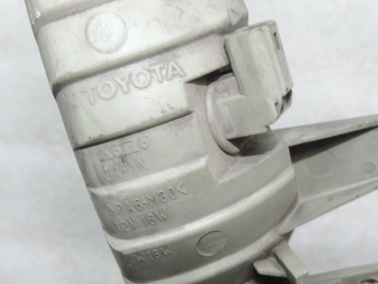 Oriģinālais Toyota Yaris Verso P2 Trešais bremžu lukturis 8157052020