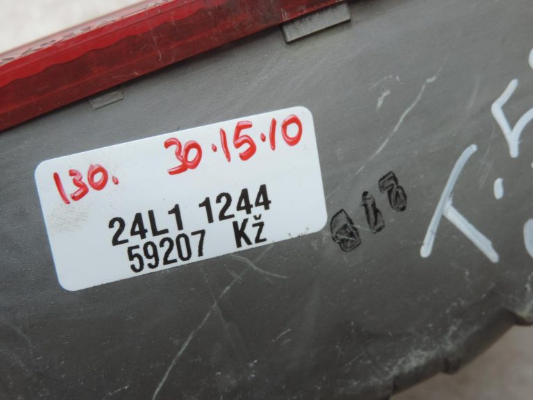 Oriģinālais Toyota Yaris Verso P2 Trešais bremžu lukturis 8157052020