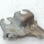 Oriģināls Toyota Yaris P10 / Verso P2 pārnesumu pārslēgšanas troses kronšteins 3352452010