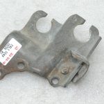 Oriģināls Toyota Yaris P10 / Verso P2 pārnesumu pārslēgšanas troses kronšteins 3352452010