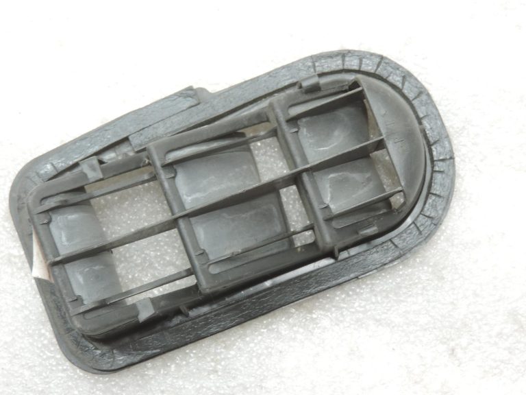 Oriģinālā 2001-2020 Toyota Yaris P9/P13 aizmugurējā virsbūves ventilācijas restīte