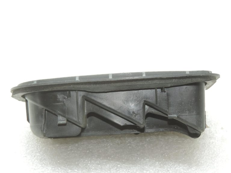 Oriģinālā 2001-2020 Toyota Yaris P9/P13 aizmugurējā virsbūves ventilācijas restīte