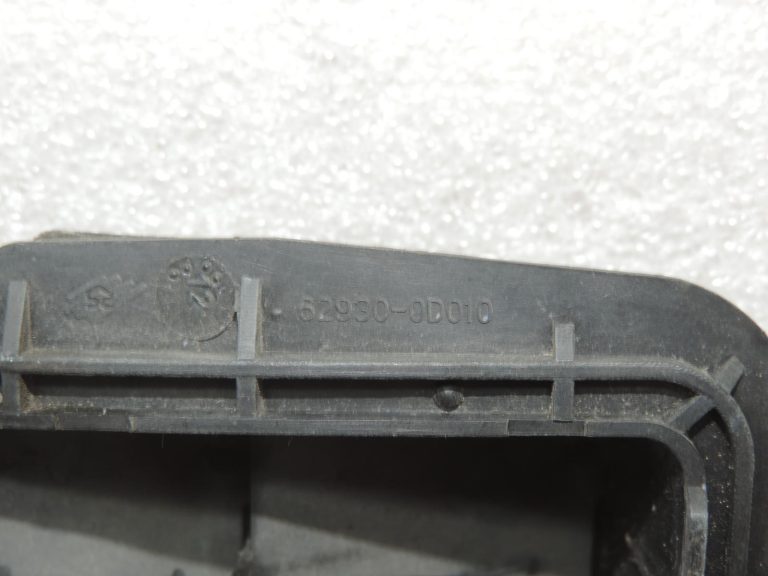 Oriģinālā 2001-2020 Toyota Yaris P9/P13 aizmugurējā virsbūves ventilācijas restīte