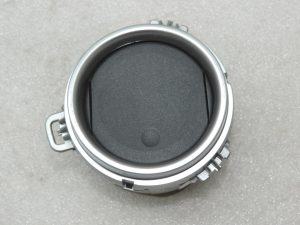 Oriģinālais 2011-2014 Toyota Yaris P13 paneļa ventilācijas caurlaides mehānisms kreisais/labais