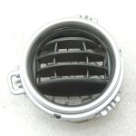 Oriģinālais 2011-2014 Toyota Yaris P13 paneļa ventilācijas caurlaides mehānisms kreisais/labais