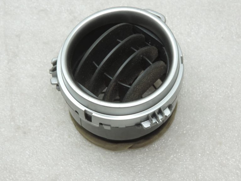 Oriģinālais 2011-2014 Toyota Yaris P13 paneļa ventilācijas caurlaides mehānisms kreisais/labais
