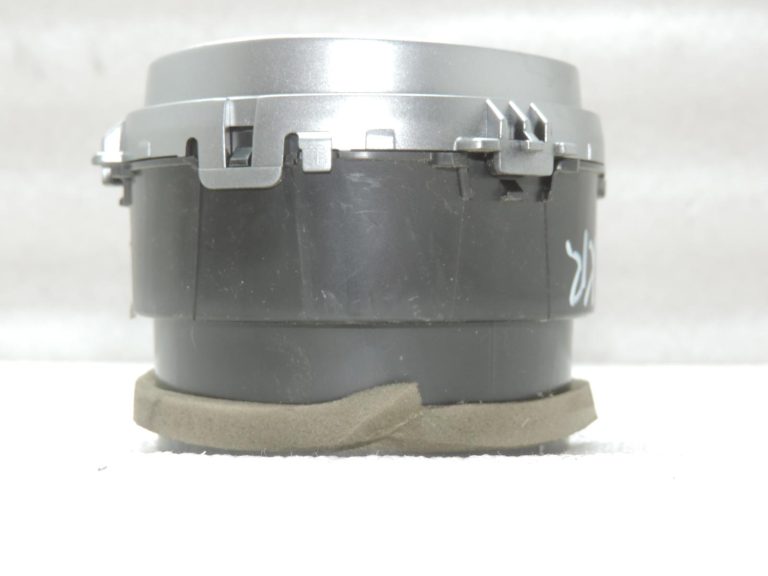 Oriģinālais 2011-2014 Toyota Yaris P13 paneļa ventilācijas caurlaides mehānisms kreisais/labais