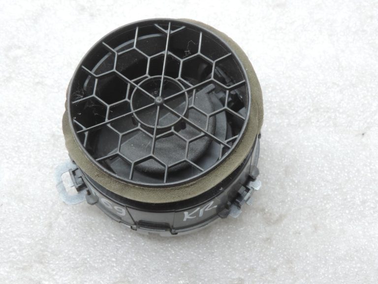 Oriģinālais 2011-2014 Toyota Yaris P13 paneļa ventilācijas caurlaides mehānisms kreisais/labais