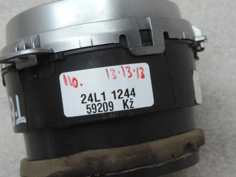 Oriģinālais 2011-2014 Toyota Yaris P13 paneļa ventilācijas caurlaides mehānisms kreisais/labais