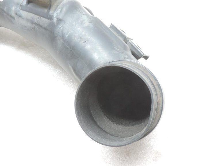 Oriģinālā Toyota RAV4 XA30 2.2 D4D (2ADFTV) uzpildes gaisa caurule 1736226010