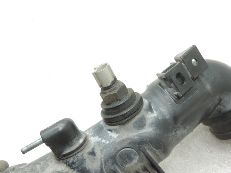 Oriģinālā Toyota RAV4 XA30 2.2 D4D (2ADFTV) uzpildes gaisa caurule 1736226010