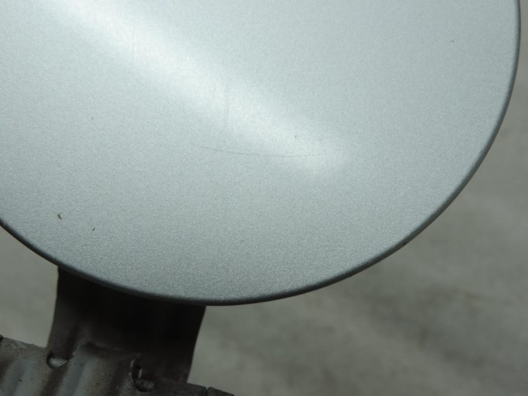 Oriģinālais 2005-2011 Toyota Yaris P9 degvielas uzpildes vāks sudraba krāsā (1E7)
