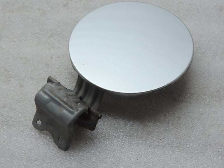 Oriģinālais 2005-2011 Toyota Yaris P9 degvielas uzpildes vāks sudraba krāsā (1E7)