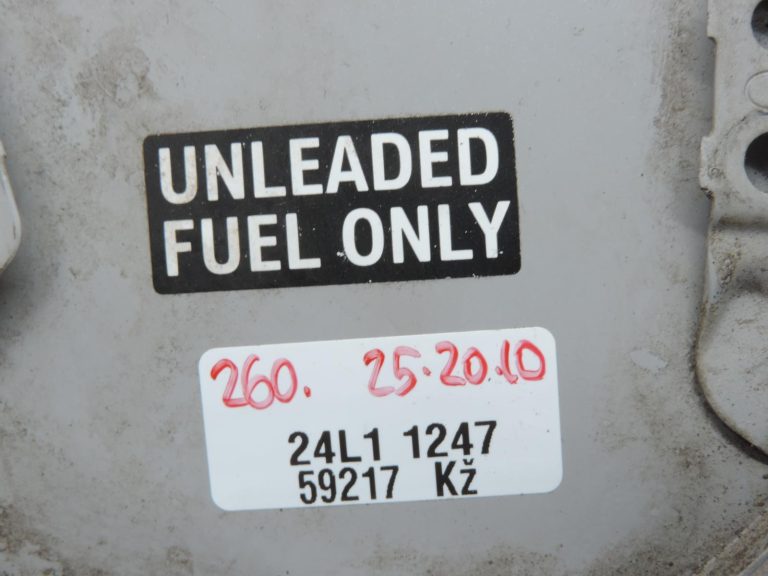 Oriģinālais 2005-2011 Toyota Yaris P9 degvielas uzpildes vāks sudraba krāsā (1E7)
