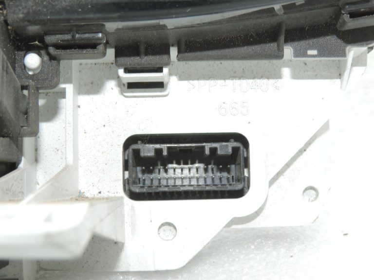Oriģinālais 2005-2011 Toyota Yaris P9 benzīna instrumentu klastera spidometrs 838000D660