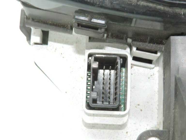 Oriģinālais 2005-2011 Toyota Yaris P9 benzīna instrumentu klastera spidometrs 838000D660