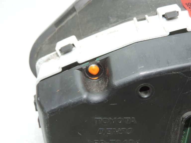 Oriģinālais 2005-2011 Toyota Yaris P9 benzīna instrumentu klastera spidometrs 838000D660