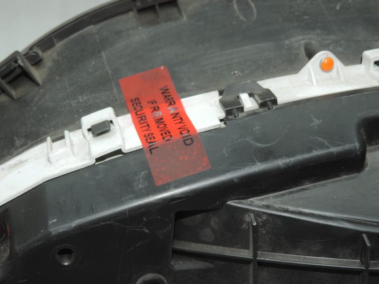 Oriģinālais 2005-2011 Toyota Yaris P9 benzīna instrumentu klastera spidometrs 838000D660