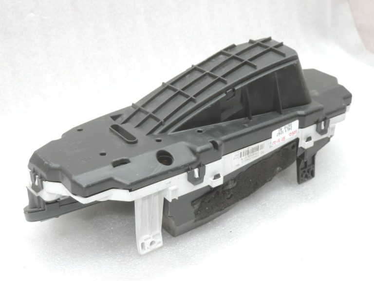 Oriģinālais 2005-2011 Toyota Yaris P9 benzīna instrumentu klastera spidometrs 838000D660
