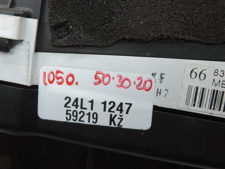 Oriģinālais 2005-2011 Toyota Yaris P9 benzīna instrumentu klastera spidometrs 838000D660