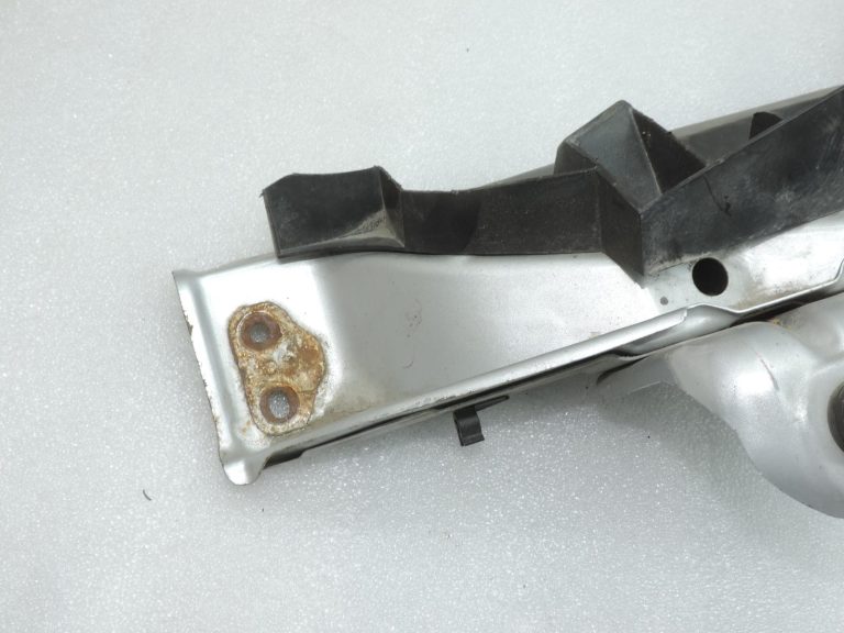 Oriģināls 2005-2011 Toyota Yaris P9 radiatora balsta augšējais priekšējais šķērsstienis sudraba krāsā