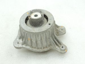 Oriģinālā aprīkojuma Mercedes Benz W205 M651 motora stiprinājums labajā pusē, motora amortizators A2052406717