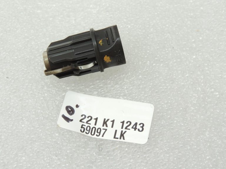 BMW F30LCI F31LCI F35LCI aizmugurējā apgaismojuma spuldzes turētājs spuldzes turētājs iekšpusē