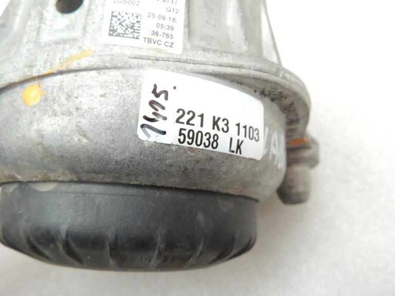Oriģinālā aprīkojuma Mercedes Benz W205 M651 motora stiprinājums labajā pusē, motora amortizators A2052406717