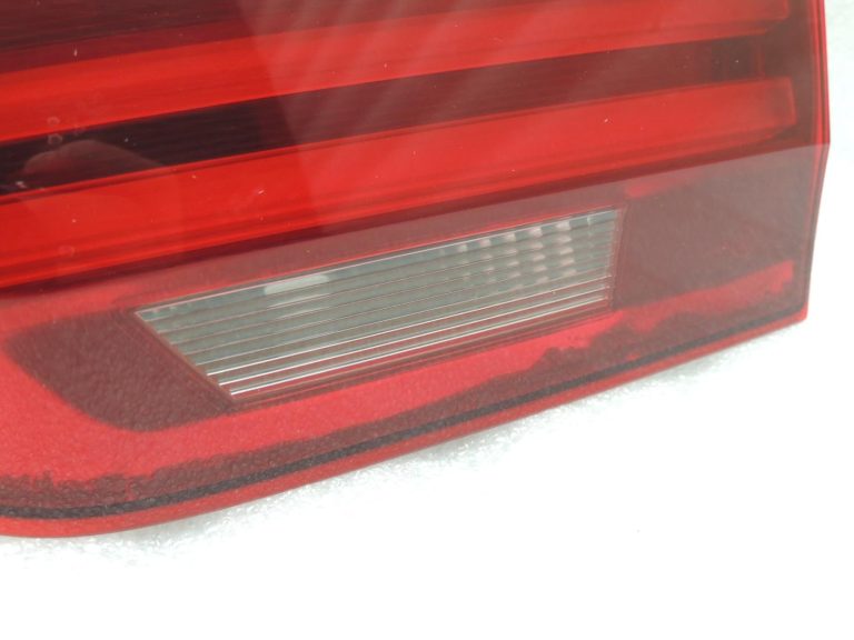 Oriģinālā BMW F30LCI F31LCI F35LCI F80LCI aizmugurējais lukturis labajā pusē 63217369120