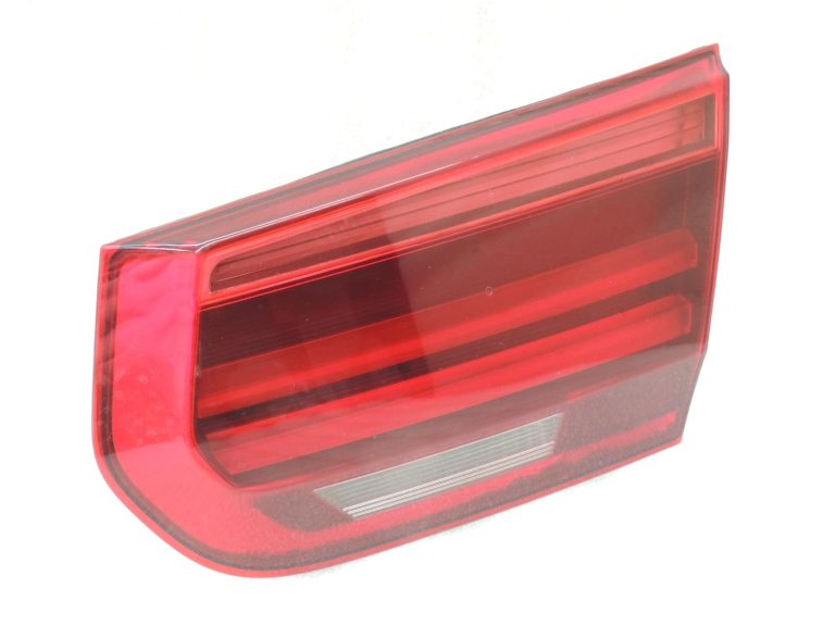 Oriģinālā BMW F30LCI F31LCI F35LCI F80LCI aizmugurējais lukturis labajā pusē 63217369120