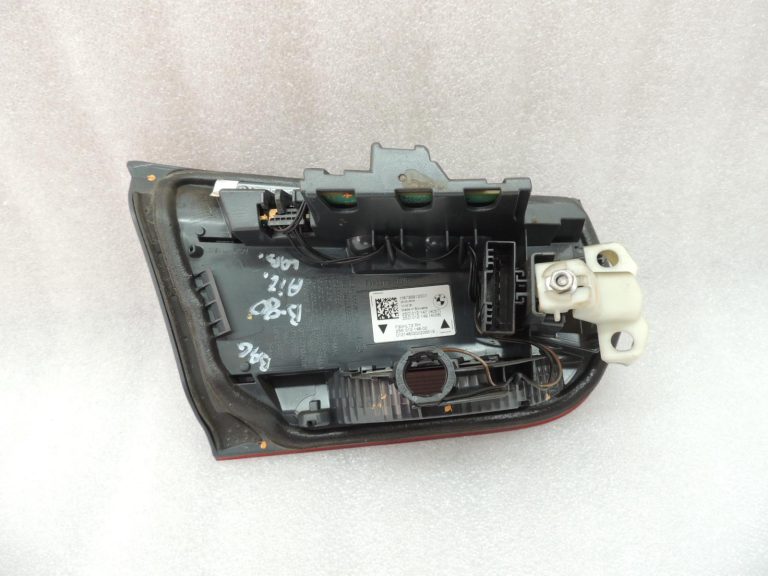 Oriģinālā BMW F30LCI F31LCI F35LCI F80LCI aizmugurējais lukturis labajā pusē 63217369120