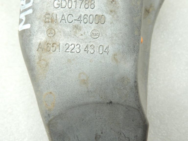 Oriģinālā aprīkojuma Mercedes Benz W205 M651 Dzinēja stiprinājums pa labi Dzinēja stiprinājums A6512234304