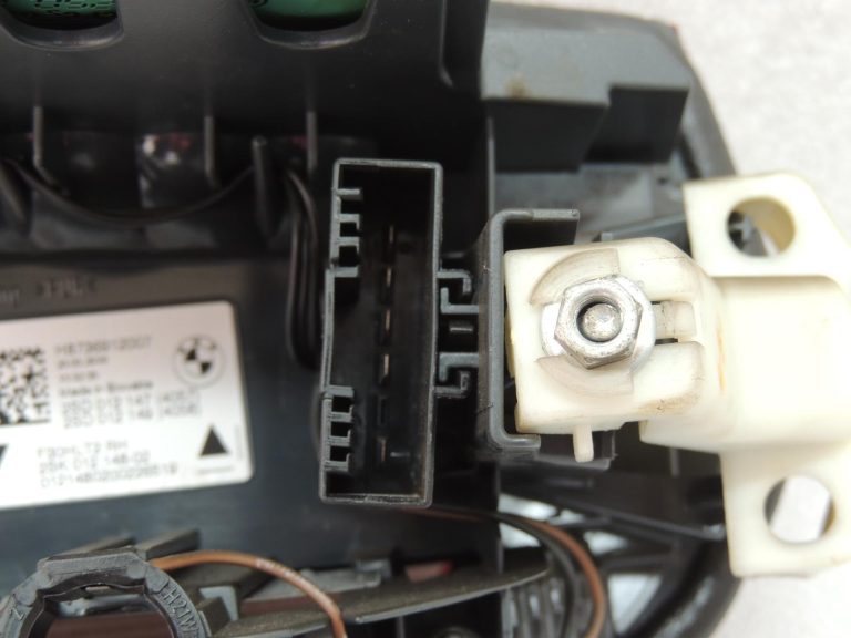 Oriģinālā BMW F30LCI F31LCI F35LCI F80LCI aizmugurējais lukturis labajā pusē 63217369120