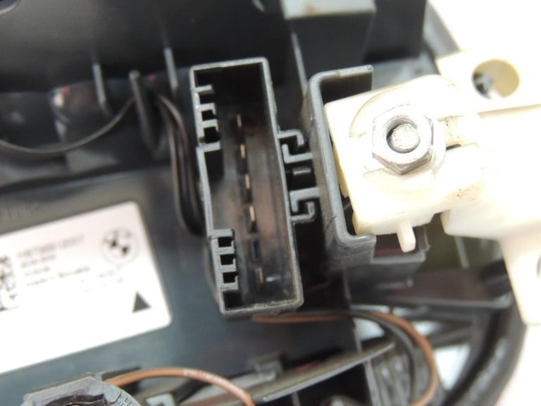 Oriģinālā BMW F30LCI F31LCI F35LCI F80LCI aizmugurējais lukturis labajā pusē 63217369120