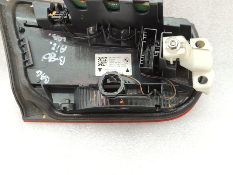 Oriģinālā BMW F30LCI F31LCI F35LCI F80LCI aizmugurējais lukturis labajā pusē 63217369120