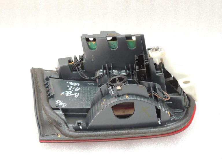 Oriģinālā BMW F30LCI F31LCI F35LCI F80LCI aizmugurējais lukturis labajā pusē 63217369120