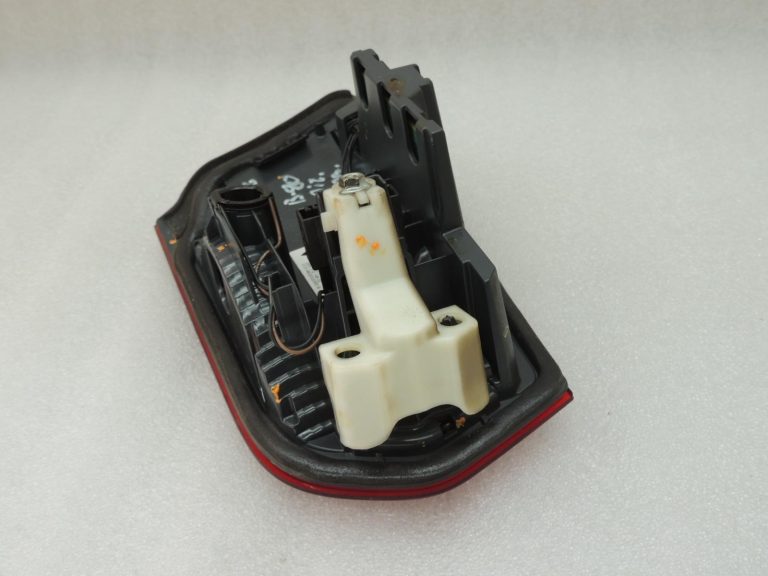 Oriģinālā BMW F30LCI F31LCI F35LCI F80LCI aizmugurējais lukturis labajā pusē 63217369120