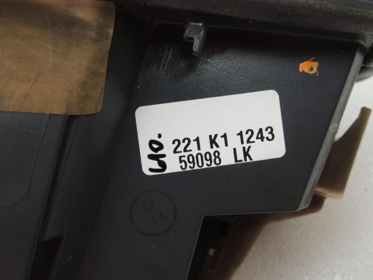 Oriģinālā BMW F30LCI F31LCI F35LCI F80LCI aizmugurējais lukturis labajā pusē 63217369120