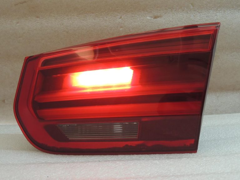 Oriģinālā BMW F30LCI F31LCI F35LCI F80LCI aizmugurējais lukturis labajā pusē 63217369120