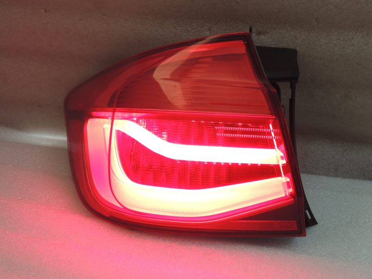 Oriģinālā BMW F30LCI Facelift aizmugurējais kreisais ārējais lukturis 63217372209 7372209