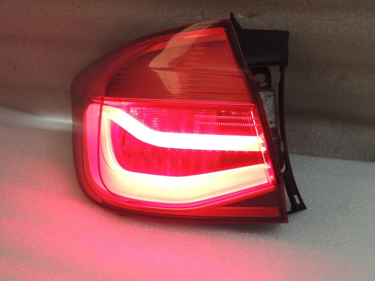 Oriģinālā BMW F30LCI Facelift aizmugurējais kreisais ārējais lukturis 63217372209 7372209