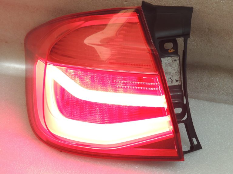 Oriģinālā BMW F30LCI Facelift aizmugurējais kreisais ārējais lukturis 63217372209 7372209