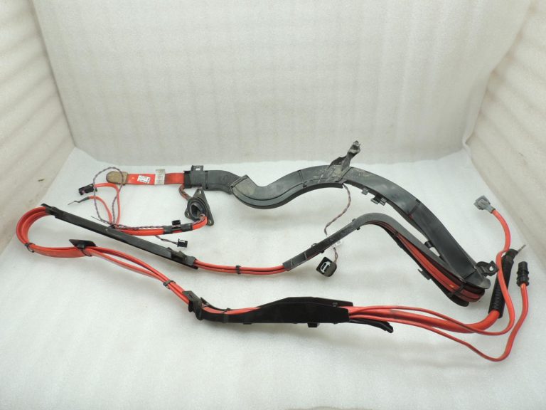 Oriģinālais BMW 5. sērijas F10 F11 F06 akumulatora apakšdaļas kabelis plus 61129150990