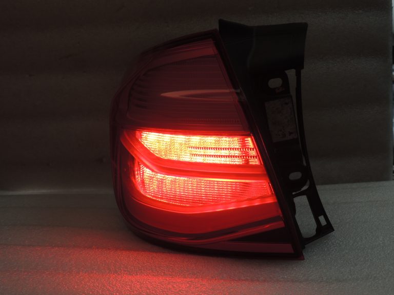 Oriģinālā BMW F30LCI Facelift aizmugurējais kreisais ārējais lukturis 63217372209 7372209