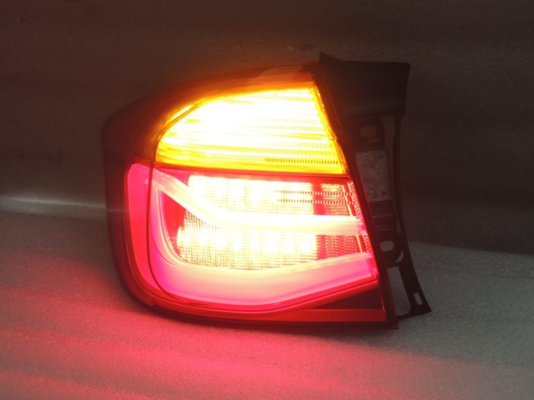 Oriģinālā BMW F30LCI Facelift aizmugurējais kreisais ārējais lukturis 63217372209 7372209