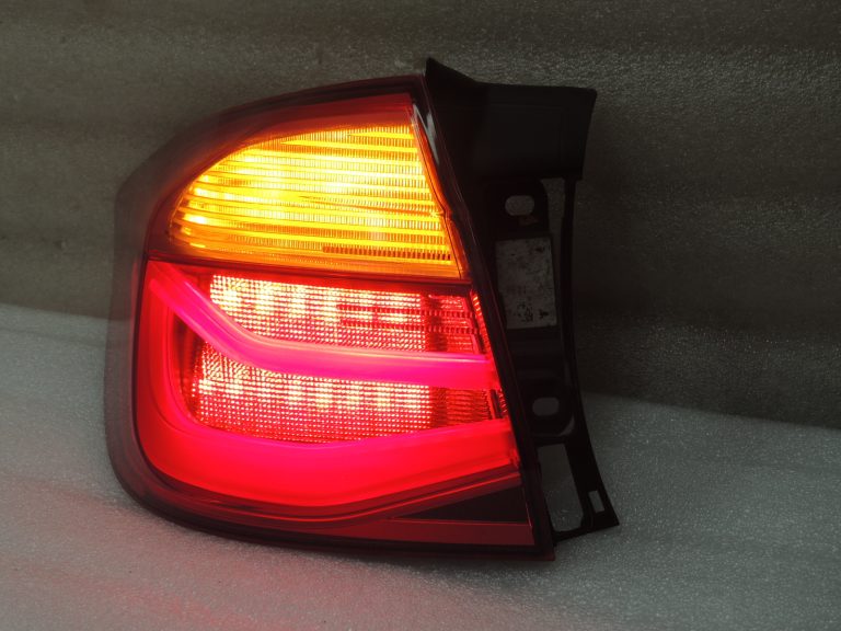 Oriģinālā BMW F30LCI Facelift aizmugurējais kreisais ārējais lukturis 63217372209 7372209