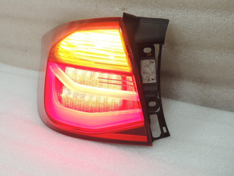 Oriģinālā BMW F30LCI Facelift aizmugurējais kreisais ārējais lukturis 63217372209 7372209