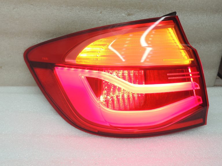 Oriģinālā BMW F30LCI Facelift aizmugurējais kreisais ārējais lukturis 63217372209 7372209