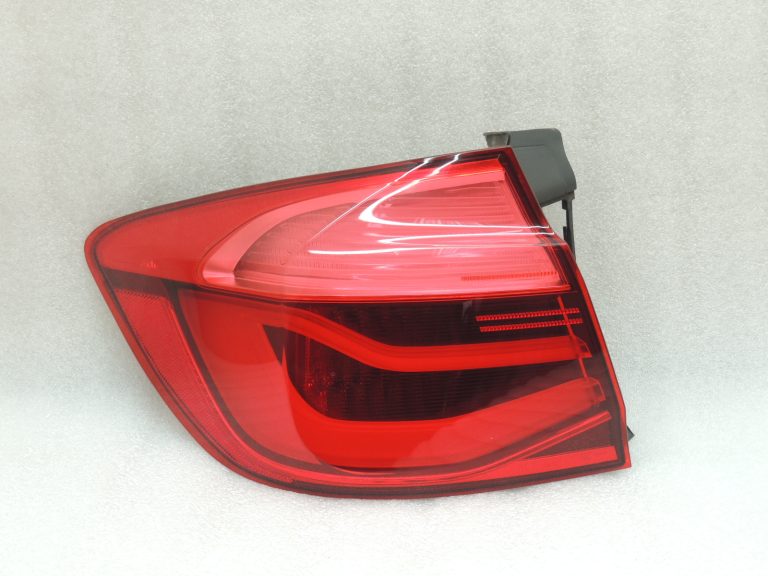 Oriģinālā BMW F30LCI Facelift aizmugurējais kreisais ārējais lukturis 63217372209 7372209